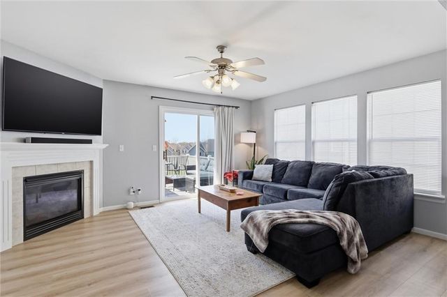 2140 SW Gooseberry Lane, Lee's Summit, MO 64082