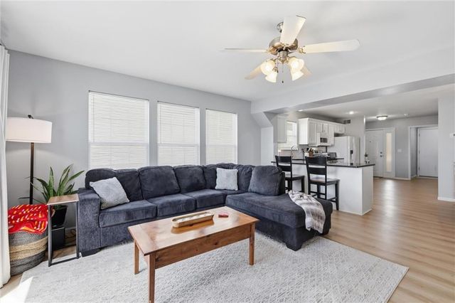 2140 SW Gooseberry Lane, Lee's Summit, MO 64082