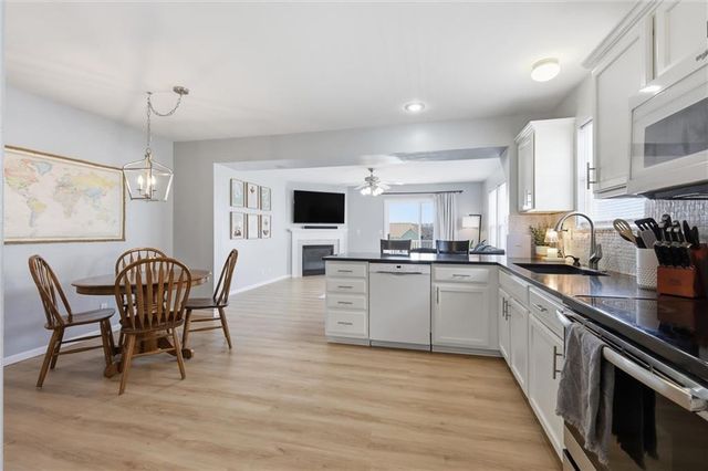 2140 SW Gooseberry Lane, Lee's Summit, MO 64082