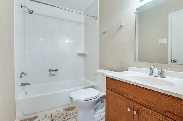 6 W Mountain Creek Drive 29, Grand Prairie, TX 75052