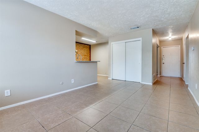 6 W Mountain Creek Drive 29, Grand Prairie, TX 75052