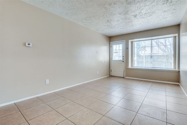 6 W Mountain Creek Drive 29, Grand Prairie, TX 75052