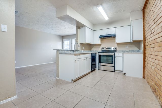6 W Mountain Creek Drive 29, Grand Prairie, TX 75052