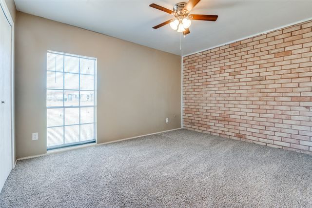 6 W Mountain Creek Drive 29, Grand Prairie, TX 75052