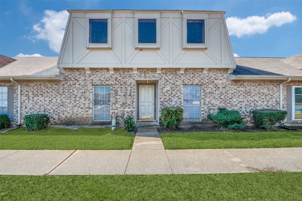 6 W Mountain Creek Drive 29, Grand Prairie, TX 75052