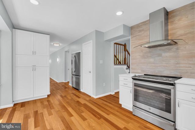 6458 WOODMERE PL, Centreville, VA 20120