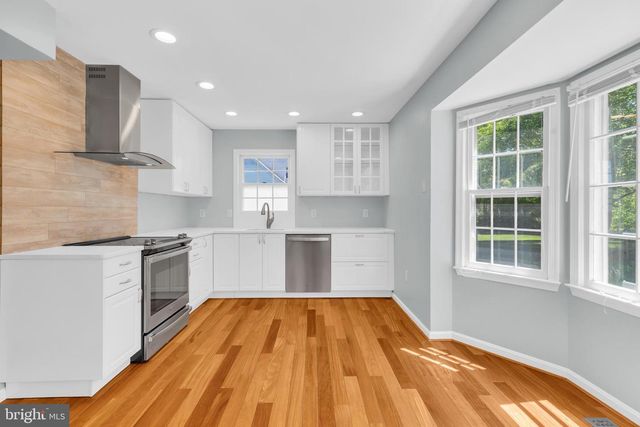 6458 WOODMERE PL, Centreville, VA 20120