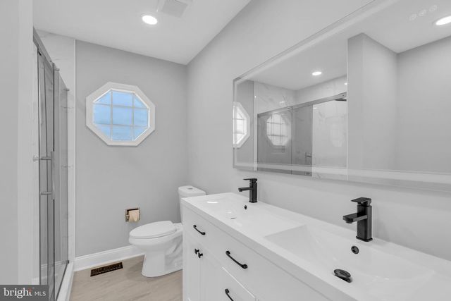 6458 WOODMERE PL, Centreville, VA 20120