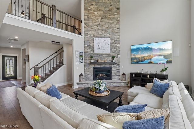 2818 Weeping Pine Drive, Medina, OH 44256