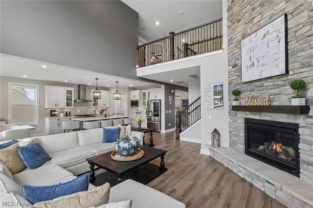 2818 Weeping Pine Drive, Medina, OH 44256