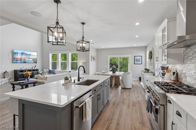 2818 Weeping Pine Drive, Medina, OH 44256