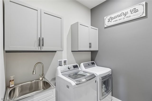 2818 Weeping Pine Drive, Medina, OH 44256