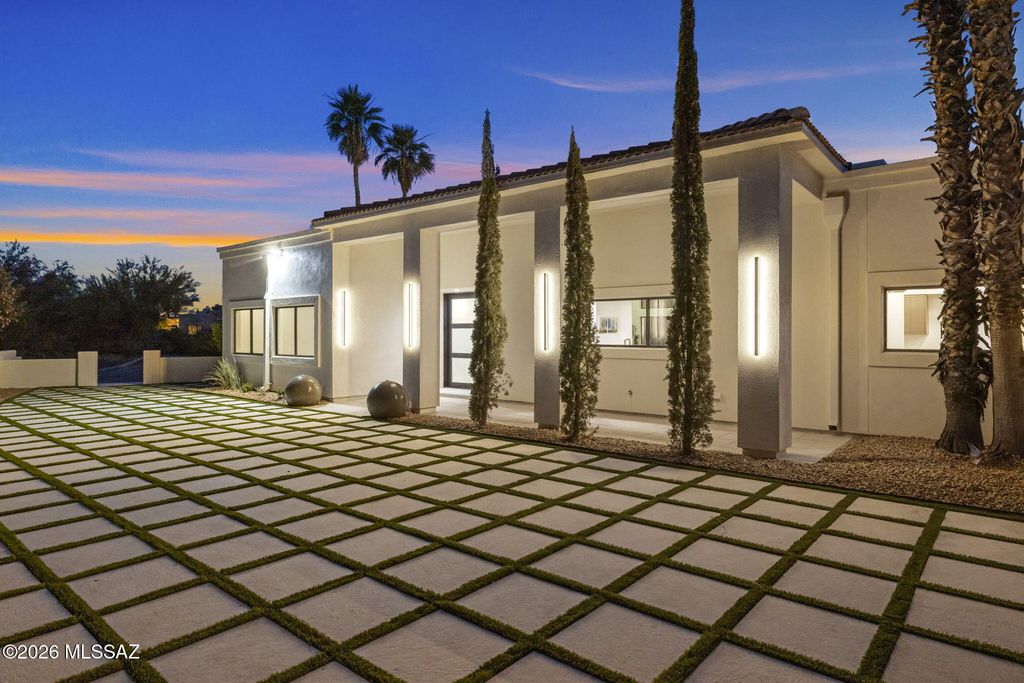 295 W Valle Del Oro Road, Oro Valley, AZ 85737