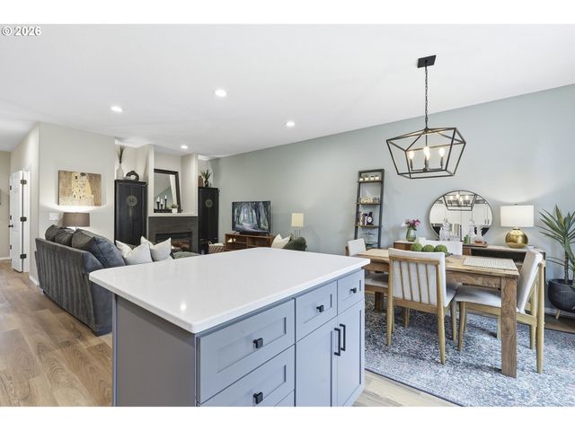 20275 HOODVIEW Ave, West Linn, OR 97068