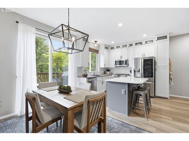 20275 HOODVIEW Ave, West Linn, OR 97068
