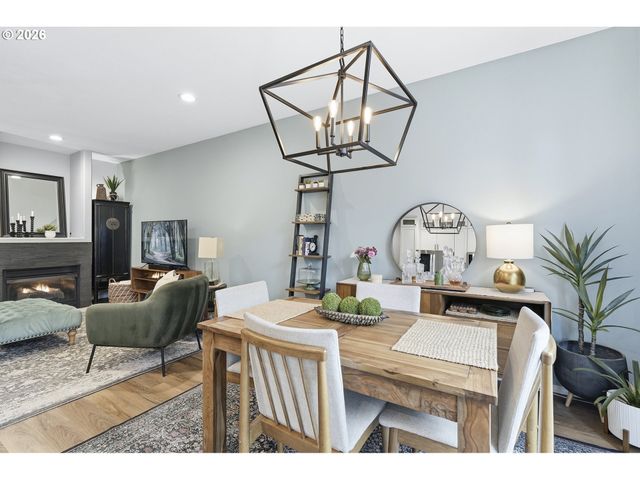 20275 HOODVIEW Ave, West Linn, OR 97068