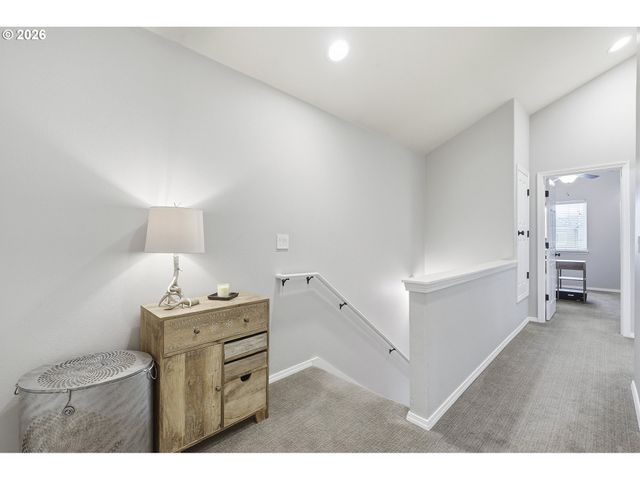 20275 HOODVIEW Ave, West Linn, OR 97068