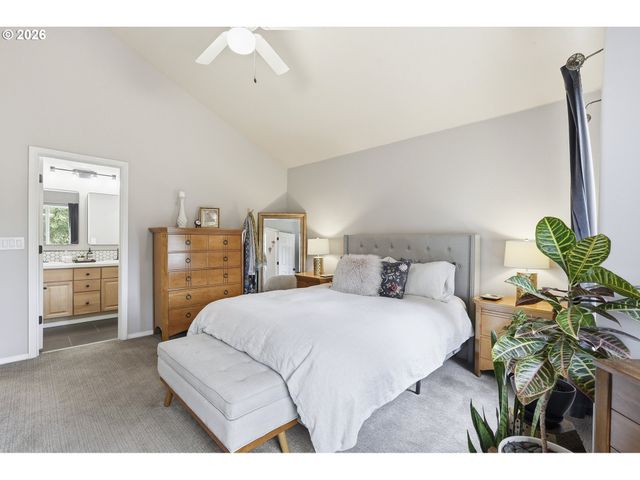 20275 HOODVIEW Ave, West Linn, OR 97068