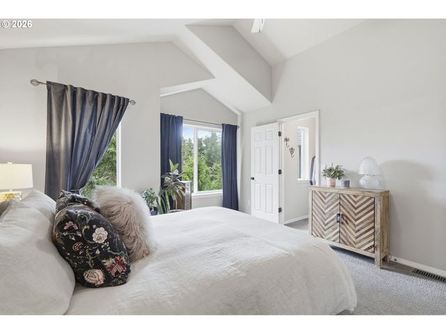 20275 HOODVIEW Ave, West Linn, OR 97068