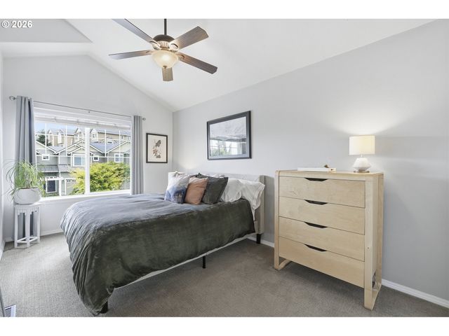 20275 HOODVIEW Ave, West Linn, OR 97068