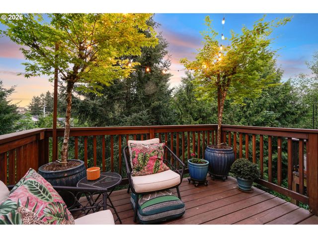 20275 HOODVIEW Ave, West Linn, OR 97068