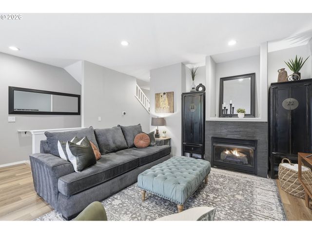 20275 HOODVIEW Ave, West Linn, OR 97068