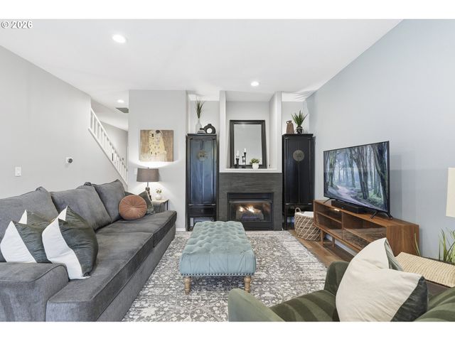 20275 HOODVIEW Ave, West Linn, OR 97068