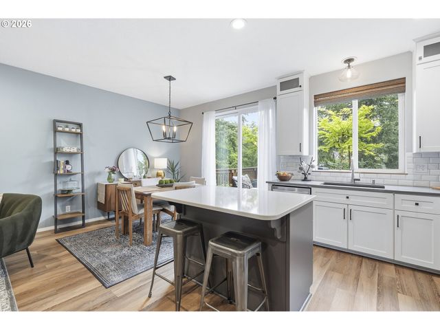 20275 HOODVIEW Ave, West Linn, OR 97068