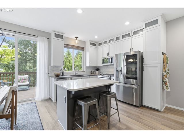 20275 HOODVIEW Ave, West Linn, OR 97068