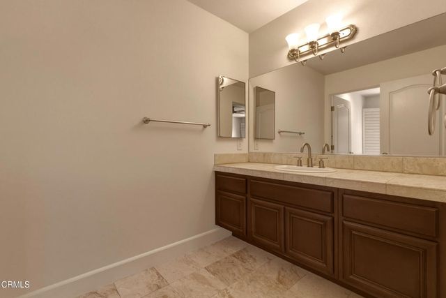 664 S Mansfield Avenue, Los Angeles, CA 90036