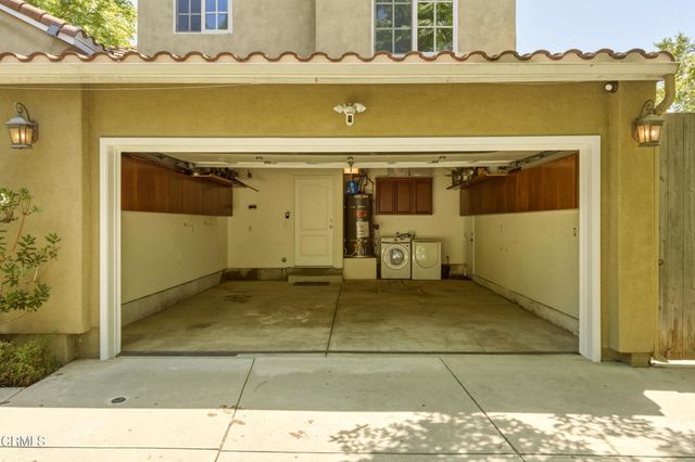 664 S Mansfield Avenue, Los Angeles, CA 90036
