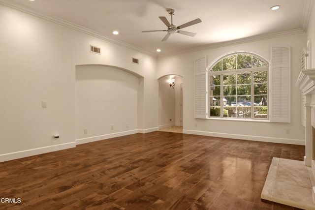 664 S Mansfield Avenue, Los Angeles, CA 90036