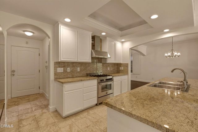 664 S Mansfield Avenue, Los Angeles, CA 90036