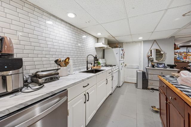 93 Stanwood Street, West Hartford, CT 06110