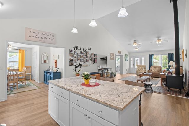 104 Summer Breeze Court, Townville, SC 29689