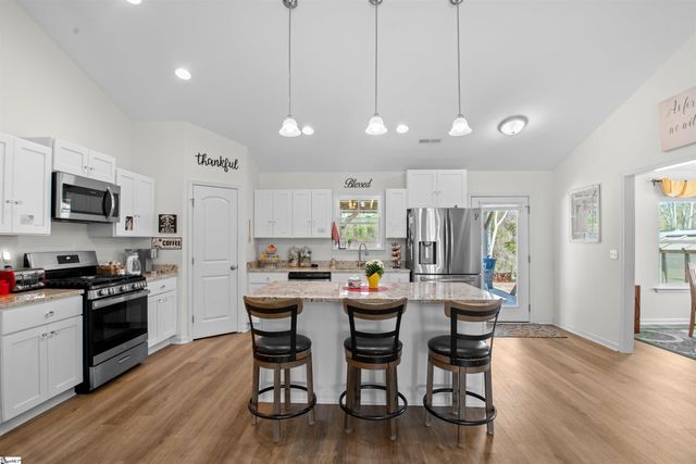 104 Summer Breeze Court, Townville, SC 29689