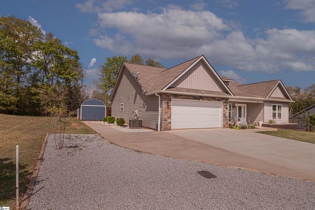 104 Summer Breeze Court, Townville, SC 29689