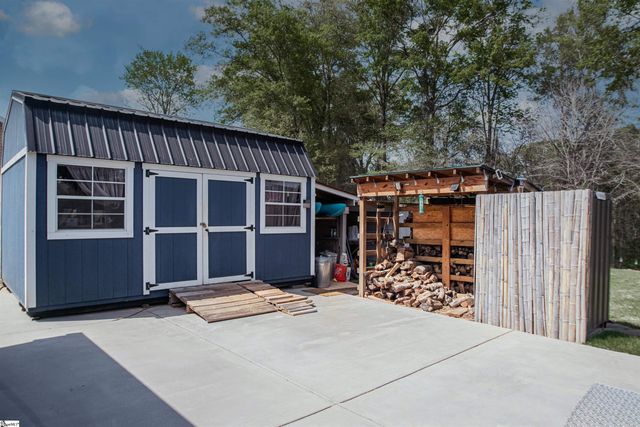 104 Summer Breeze Court, Townville, SC 29689