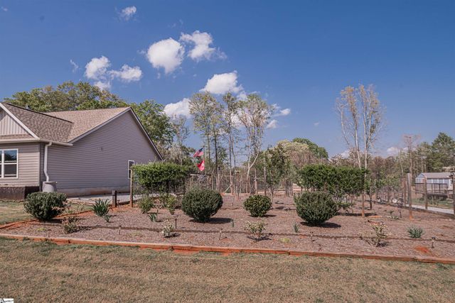 104 Summer Breeze Court, Townville, SC 29689