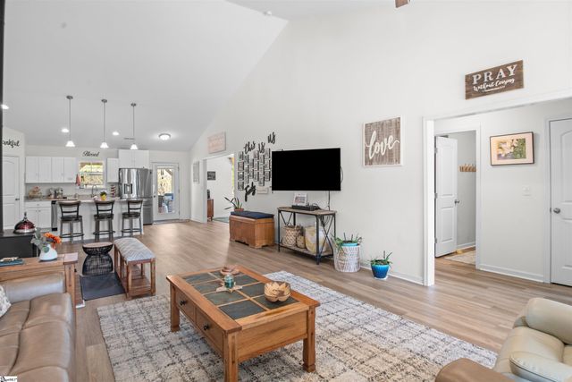 104 Summer Breeze Court, Townville, SC 29689
