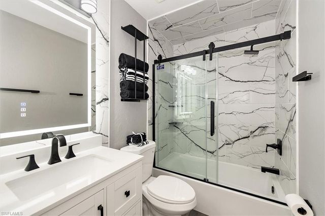 2821 NE 4th PL, Cape Coral, FL 33909