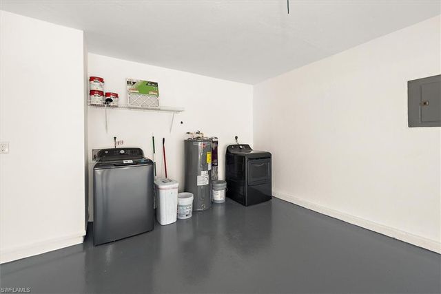 2821 NE 4th PL, Cape Coral, FL 33909