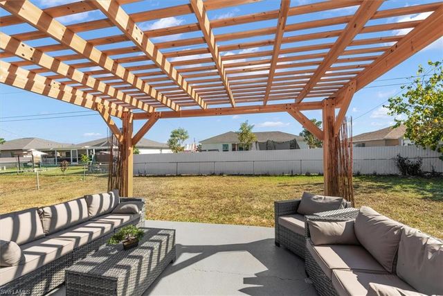 2821 NE 4th PL, Cape Coral, FL 33909