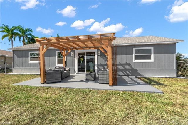 2821 NE 4th PL, Cape Coral, FL 33909