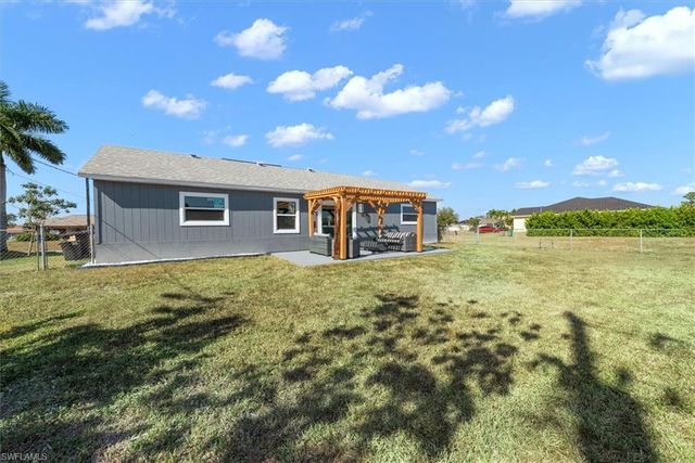 2821 NE 4th PL, Cape Coral, FL 33909