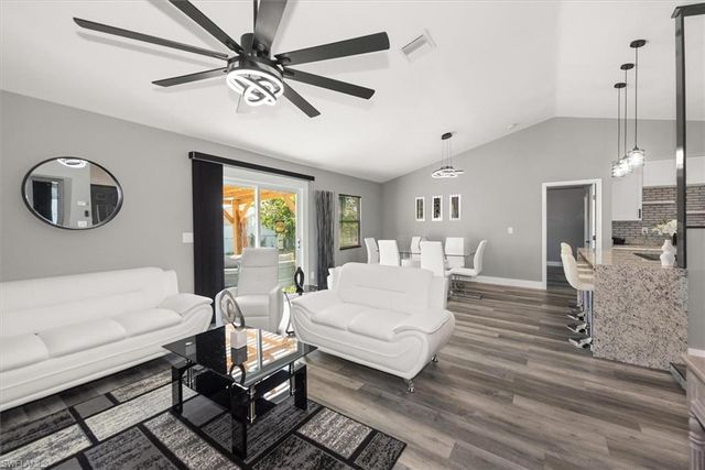 2821 NE 4th PL, Cape Coral, FL 33909