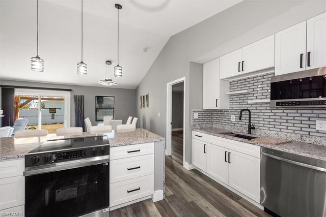 2821 NE 4th PL, Cape Coral, FL 33909