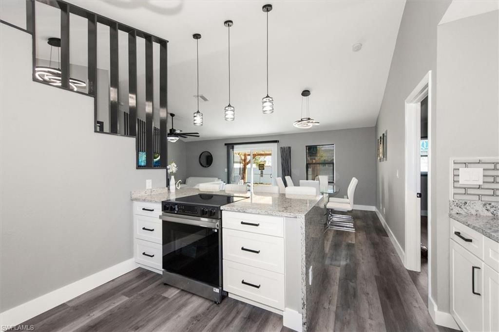 Image 12 of property listing at 2821 NE 4th PL, Cape Coral, FL 33909