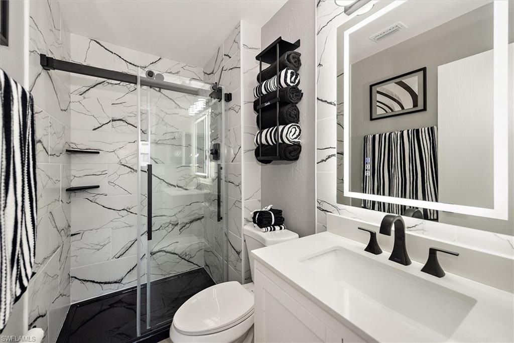 Image 14 of property listing at 2821 NE 4th PL, Cape Coral, FL 33909