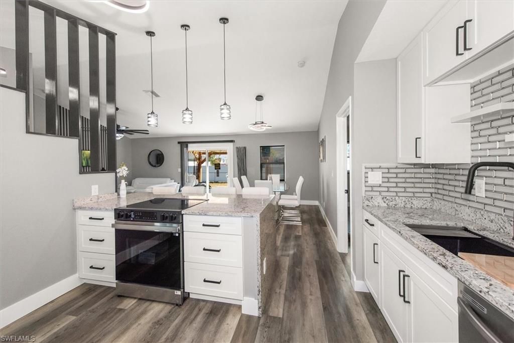 Image 2 of property listing at 2821 NE 4th PL, Cape Coral, FL 33909